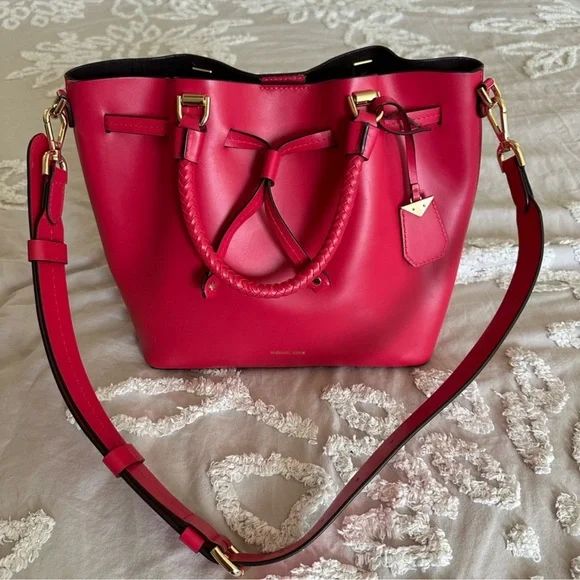πΊ NWT MICHAEL KORS πΊ BLAKELY BUCKET LEATHER BAG - Picture 1 of 4